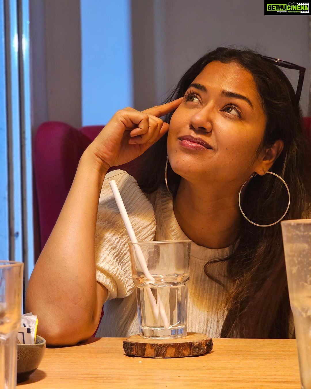 Sohini Sarkar Instagram - শনিবাসরীয় ছবি 🤍 . . #weekend #coffee #cafehopping #mood #saturday #love Kolkata