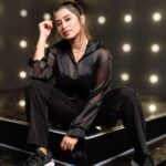 Somi Khan Instagram - Blessed beyond measure 🖤✨ . . Outfit @fashionstruc ————————————————- #sunday #vibing #positivity #selfobsessed #selflove #instagood #somi #somikhan