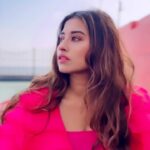 Somi Khan Instagram - Hussan lahore Deya ❤️✨ . . #trending #explore #hussanlahoredeya #somi #reels