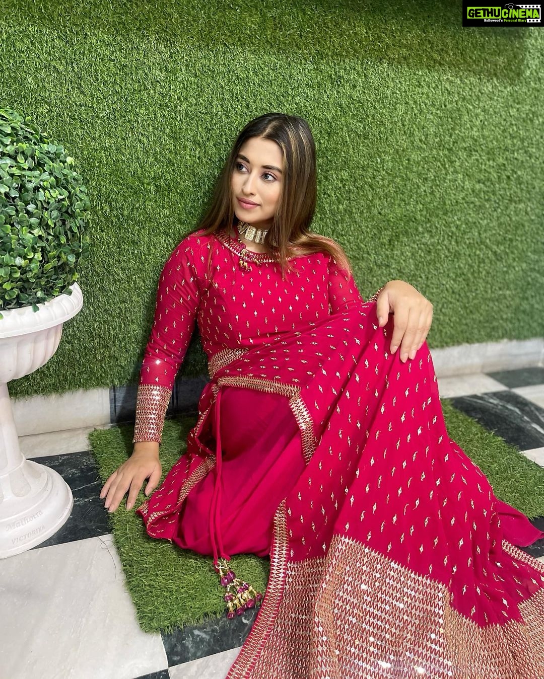 Somi Khan Instagram - Eid Mubarak 🌙 . . . #eidmubarak #eid2023 #blessed Home Sweet Home