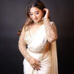 Somi Khan Instagram – A series of ethnic ✨
.
.
.
#desigirl #inlove #somi #somikhan
