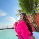 Somi Khan Instagram - I followed my heart and it led me back to myself 💗✨ Outfit @fashionstruc