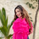 Somi Khan Instagram - I followed my heart and it led me back to myself 💗✨ Outfit @fashionstruc