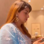 Somi Khan Instagram - MashaAllah ❤️ tu hai to fir aur Kya chahiye sisters @somikhan_ks . #tuhaitohmujhephiraurkyachaiye❤️ . #sabakhan ##somikhan #khansisters #tuhaitohmujhephiraurkyachaiye❤️#saraalikhan #vickykaushal