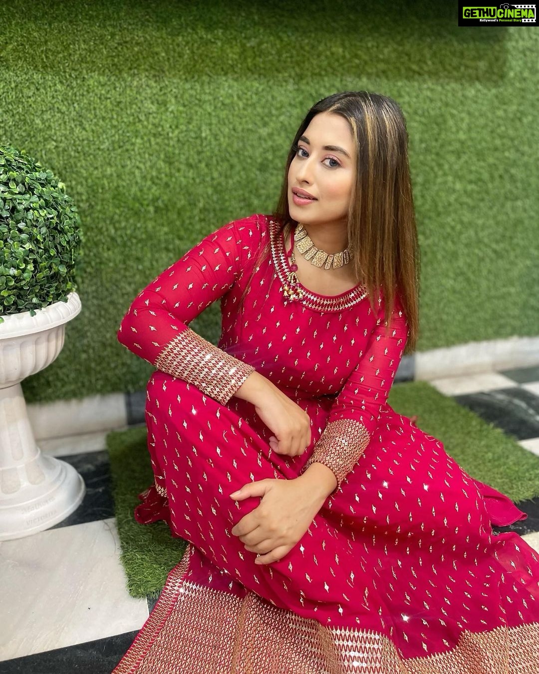 Somi Khan Instagram - Eid Mubarak 🌙 . . . #eidmubarak #eid2023 #blessed Home Sweet Home