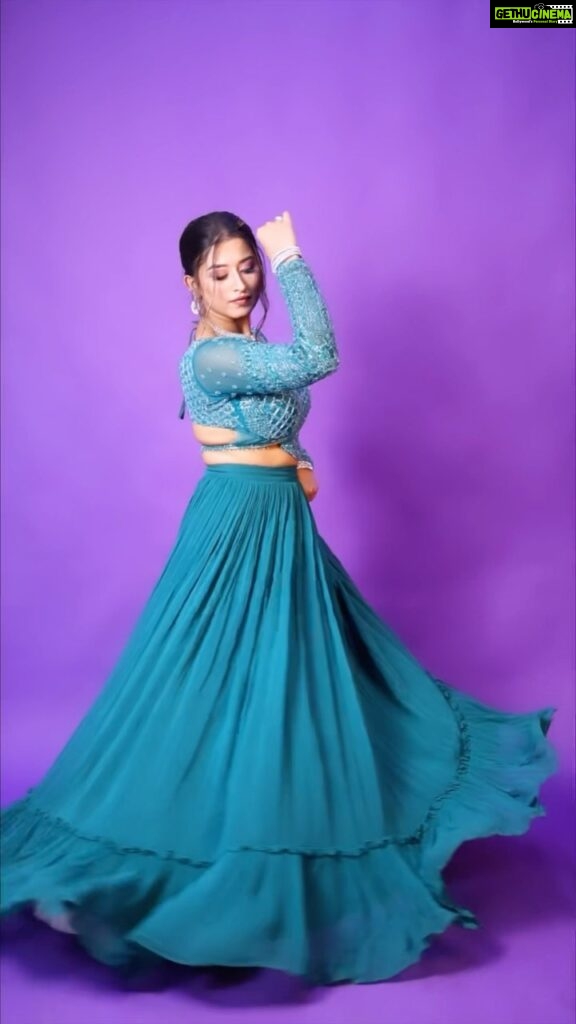 Somi Khan Instagram - Just for fun 💜😁✨ Outfit @the_adhya_designer Style by @the_style_gramm Jewellery @jewellery_by_adhya Photography @rahulmansatta Mua @chetnashahmakeover Location @s3.mumbai