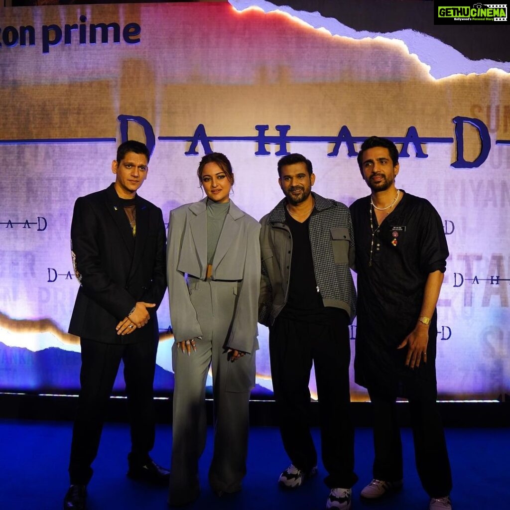Sonakshi Sinha Instagram - This is US! This is #DAHAAD!!! Whatte wow wow premiere it was… its out tonight at 12 am only on @primevideoin 💙 Dekhna zaroor 🙏🏼