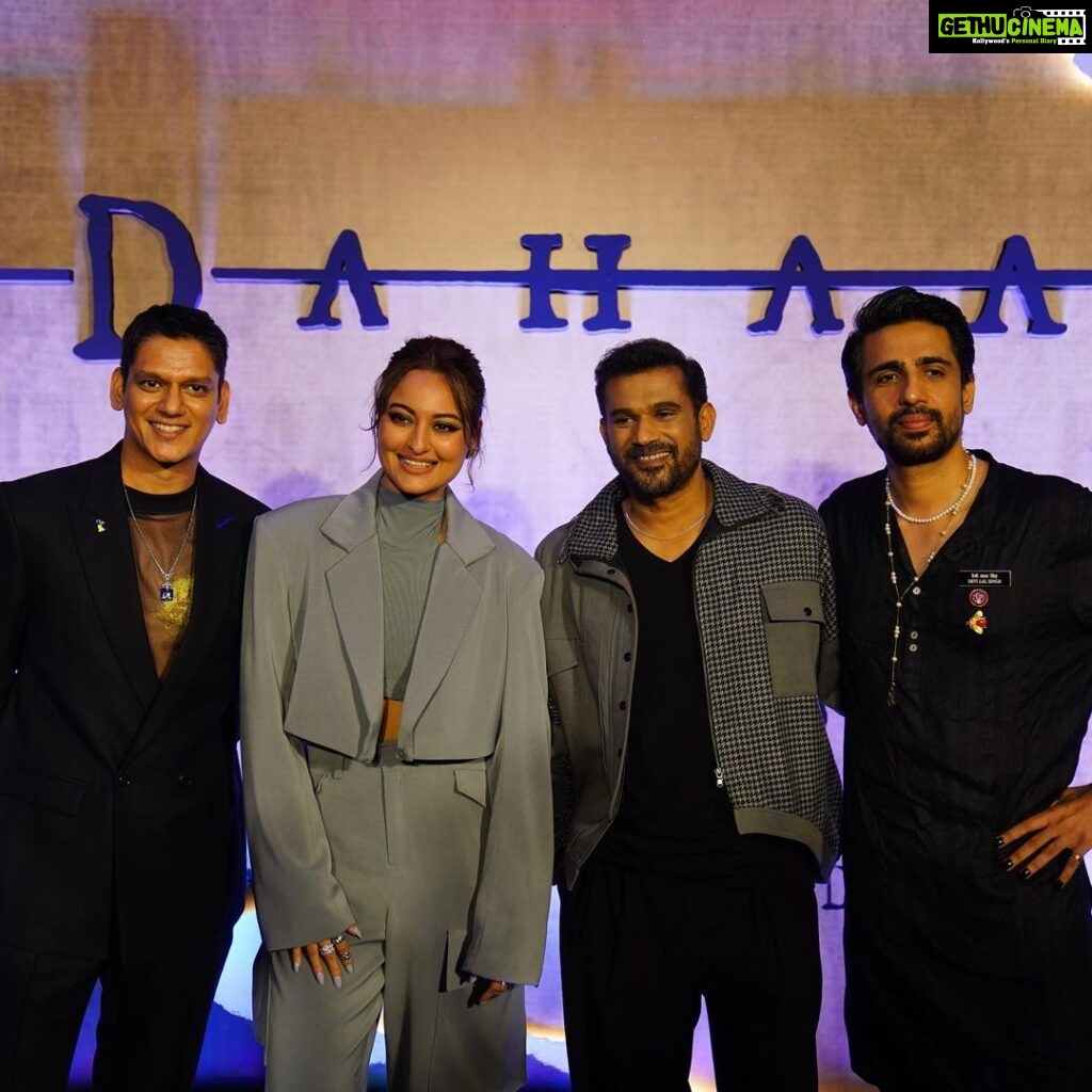 Sonakshi Sinha Instagram - This is US! This is #DAHAAD!!! Whatte wow wow premiere it was… its out tonight at 12 am only on @primevideoin 💙 Dekhna zaroor 🙏🏼