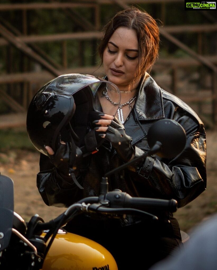 Sonakshi Sinha Instagram - This engine also roars! #Dahaad #dahaadonprime