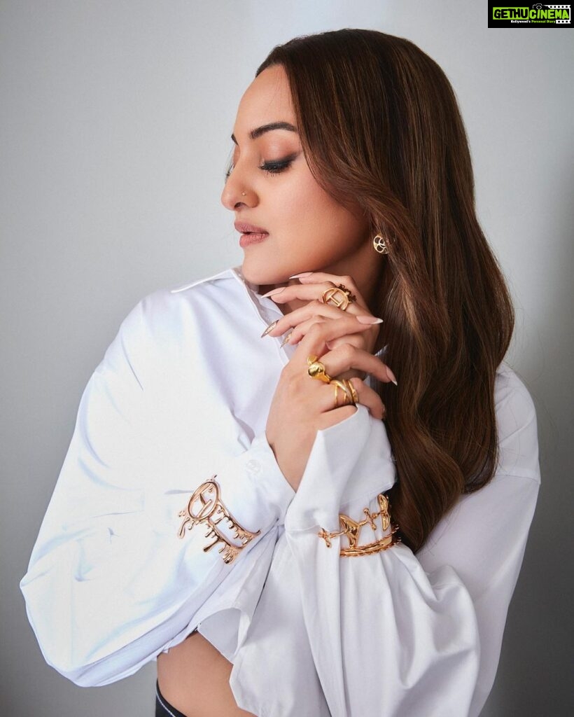 Sonakshi Sinha Instagram - Lewk here!! #dahaadonprime