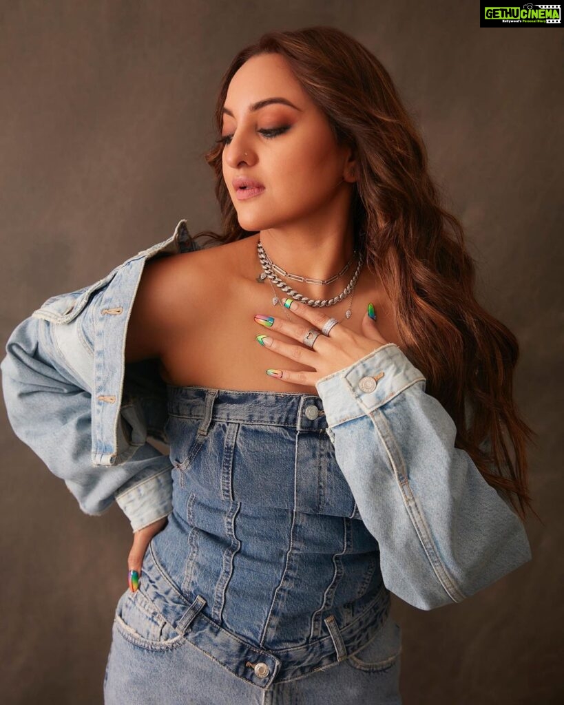 Sonakshi Sinha Instagram - #Dahaad but make it denim 👖