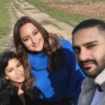 Sonakshi Sinha Instagram - Dears, deer and a very friendly dog! What a day ⭐️ Thank you Meera, Zsaki, Preeti, Reena aunty and Stormi ❤️ 07.03.2023 #london #beautifulday #almostperfect