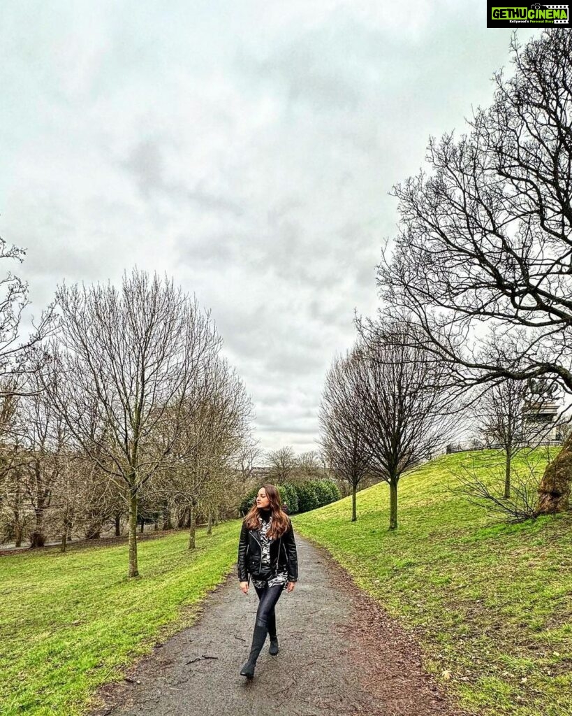 Sonakshi Sinha Instagram - I think i found the ‘lootera’ wala tree… but there was no last leaf this time 😂