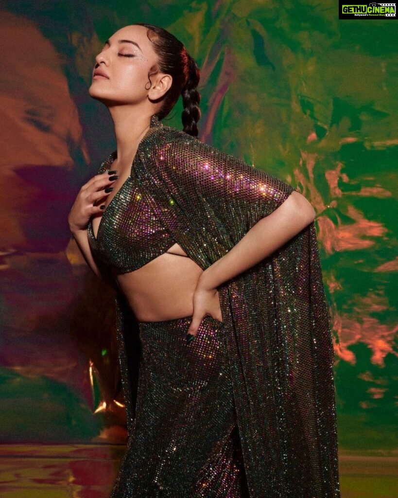 Sonakshi Sinha Instagram - #DancingQueen by @itrhofficial 👸 So happy to be a part of @mohitrai and @itrh_ridhibansal’s dream! Getting me into character: @savleenmanchanda on makeup @marcepedrozo on hair @shubhi.kumar on outfit And @vaishnavpraveen of @thehouseofpixels who i hereby declare shoots me the best ❤️