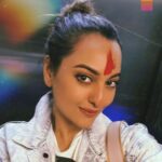 Sonakshi Sinha Instagram - Holi haiiiiiiii!!!!! #HappyHoli ❤️