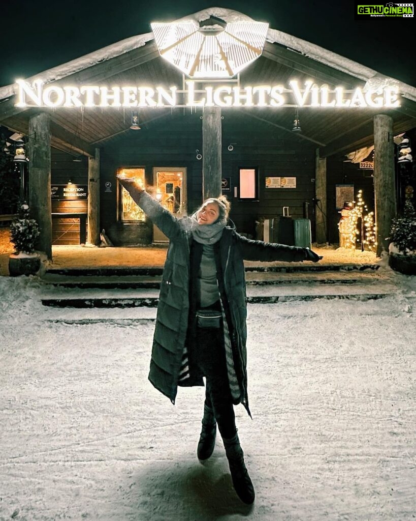 Sonakshi Sinha Instagram - For a person who hates the cold, @northernlightsvillage in @ourfinland has sure changed my mind! What a surreal experience feeling snow for the first time ever…looking at the stars from inside my aurora cabin, going husky sledging in the vast white expanse, chasing the northern lights and lighting a bonfire in the middle of nowhere, roasting marshmallows, drinking hot chocolate oh and freezing myself at -14 degrees only to get into a hot tub… Saariselka you have my ❤️ #VisitFinland Northern Lights Village Saariselkä