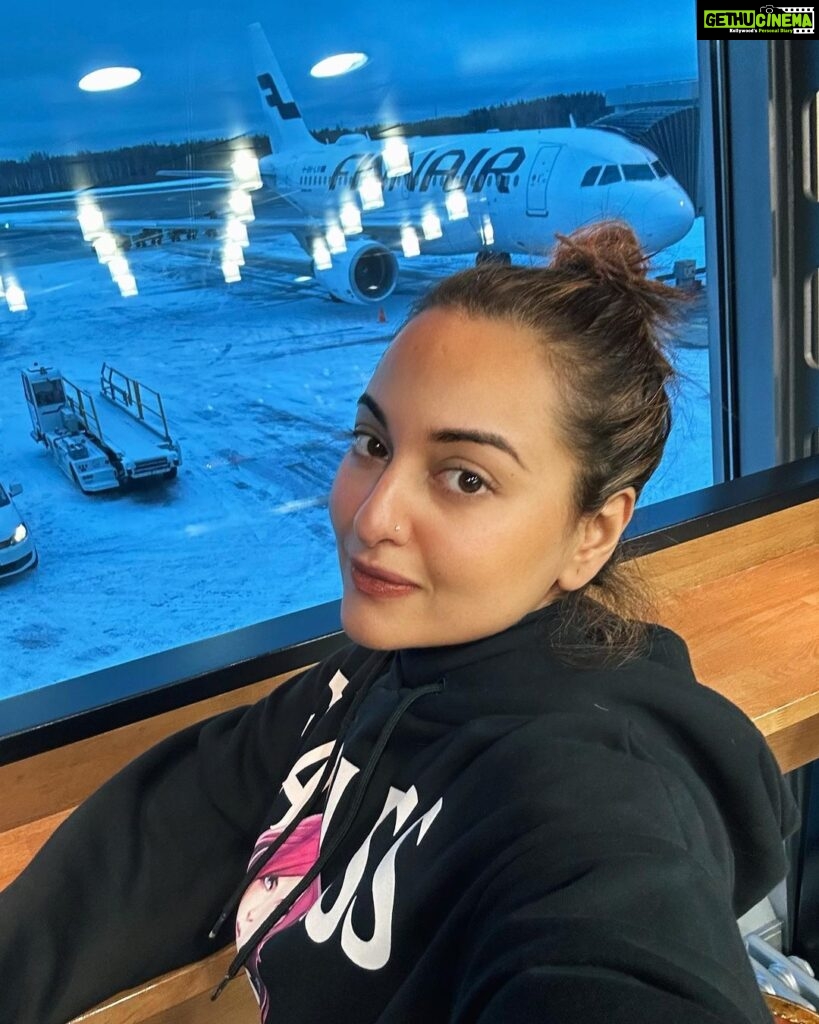 Sonakshi Sinha Instagram - @ourfinland was calling out to me, and i made it there in the comfort of @feelfinnair… looking forward to experiencing a snowy new year! #feelfinnair #VisitFinland