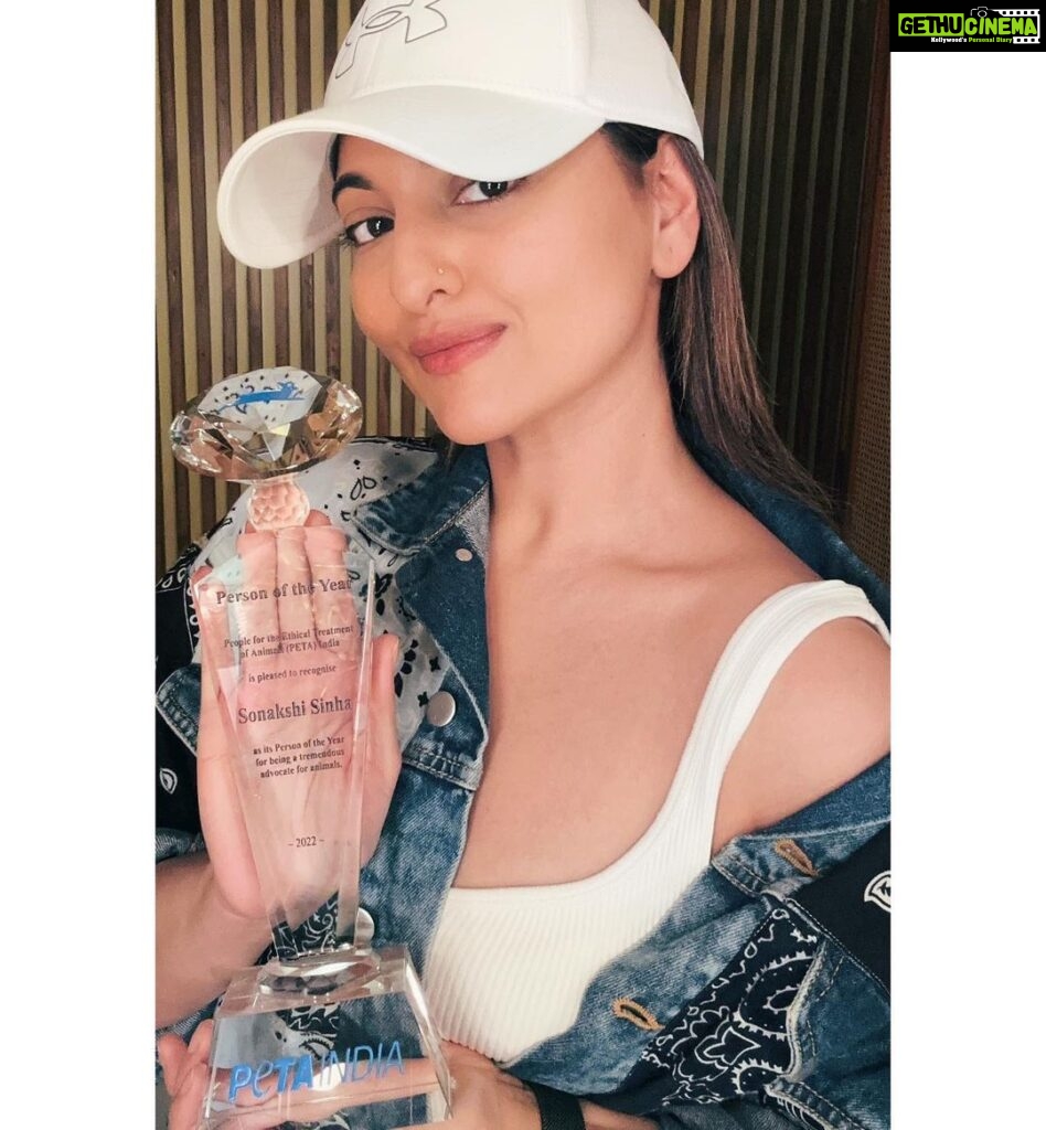 Sonakshi Sinha Instagram - Thanks @petaindia for naming me your “Person of the year” … always with you on this because whats better than being the voice of those that dont have their own? And thank you @sachinsbangera for being such a champion for all our animal friends 🙌🏼
