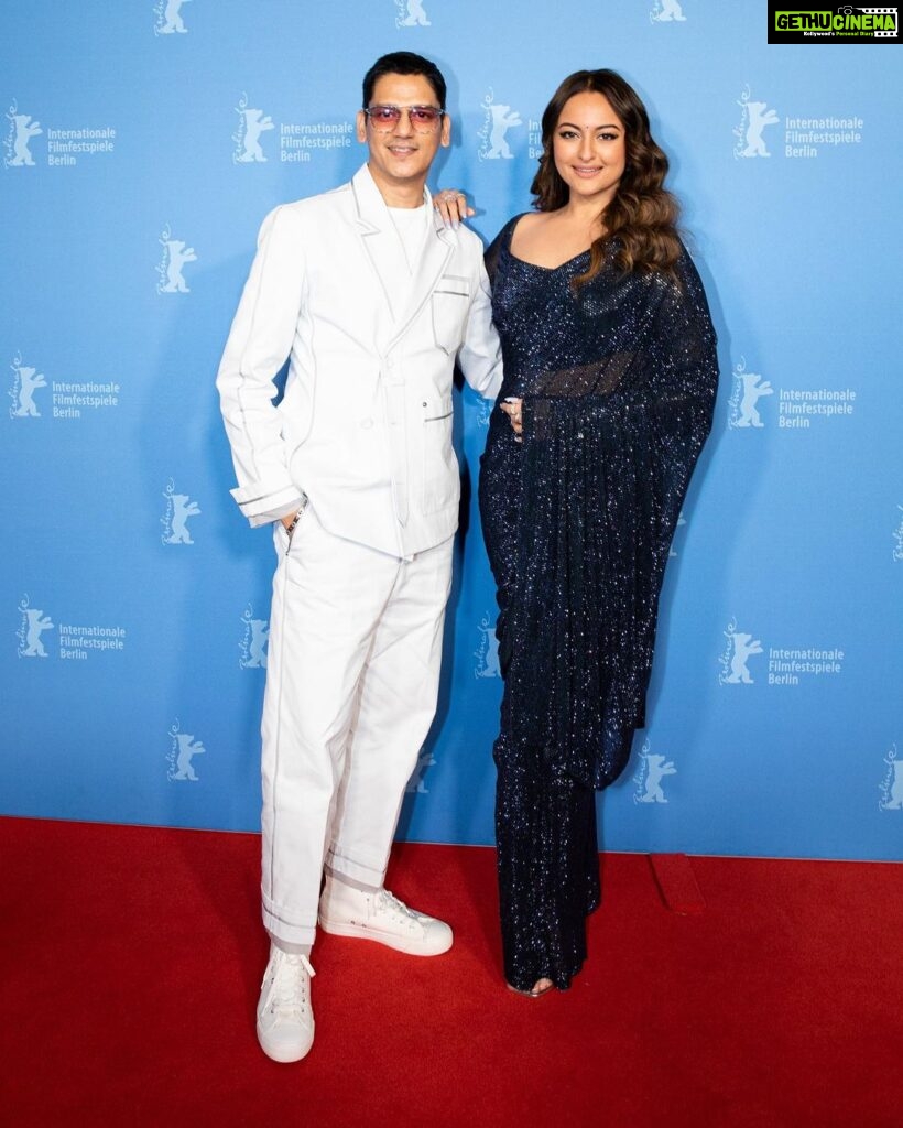 Sonakshi Sinha Instagram - First international red carpet?!? OF COURSE it had to be a saree!!! #represent Berlinale - Berlin International Film Festival