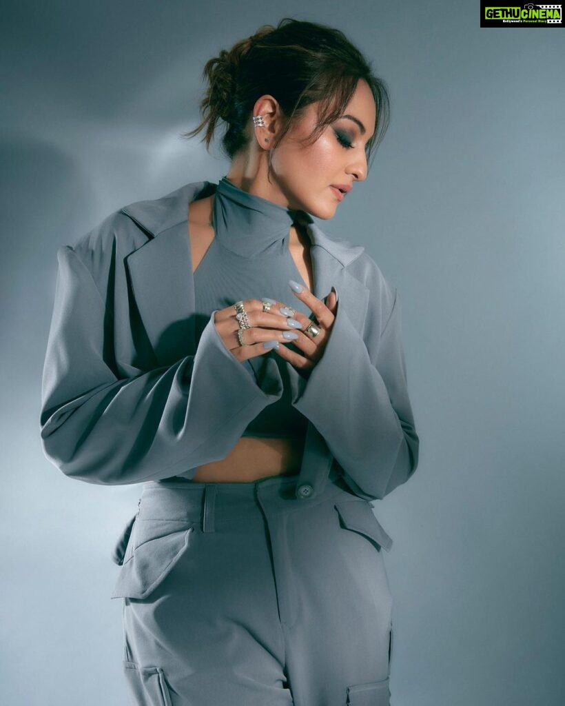 Sonakshi Sinha Instagram - Ready to ROAR! #Dahaadonprime tonight at 12am!