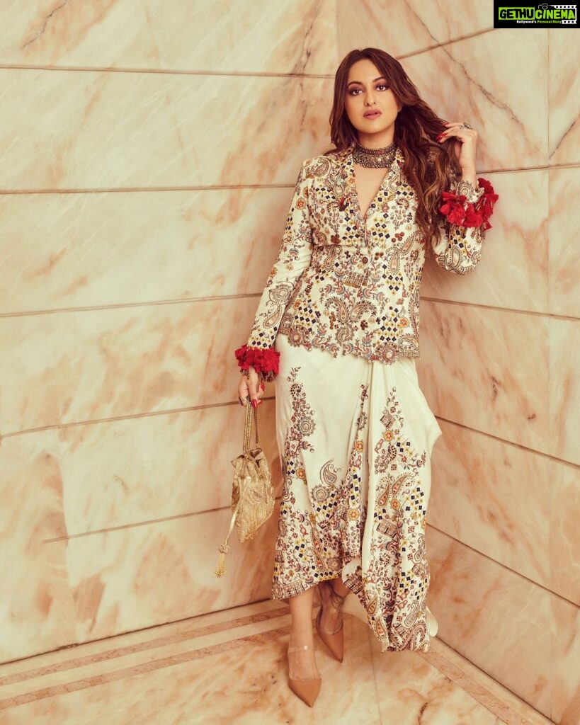 Sonakshi Sinha Instagram - How many red flags do you see? 🚩