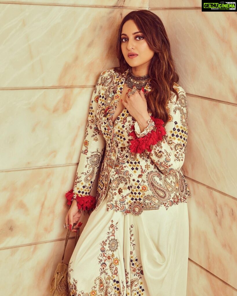 Sonakshi Sinha Instagram - How many red flags do you see? 🚩