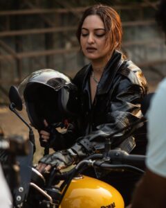 Sonakshi Sinha Instagram - This engine also roars! #Dahaad 

#dahaadonprime