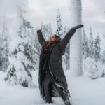 Sonakshi Sinha Instagram – Before>>>After 

Aur haan pehli baar snow dekha hai ladki ne 😂
