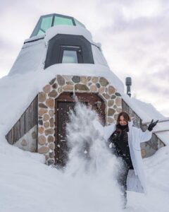 Sonakshi Sinha Instagram - Winter wonderland? Nope… its @apukkaresort! Coziest cabin, lots of snow, reindeer love, furry horses, tents that keep you warm and the best coffee… cant wait to be back!!!

@ourfinland @visitrovaniemi #VisitFinland 

📸: @roliveira33