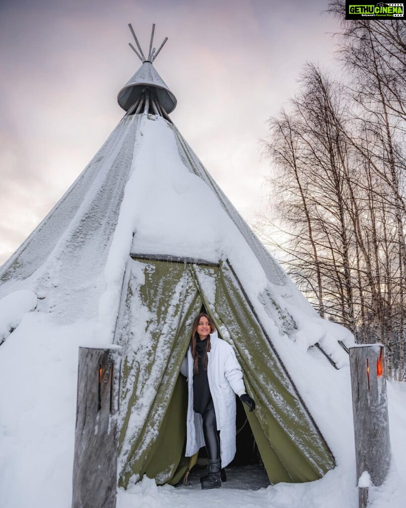 Sonakshi Sinha Instagram - Winter wonderland? Nope… its @apukkaresort! Coziest cabin, lots of snow, reindeer love, furry horses, tents that keep you warm and the best coffee… cant wait to be back!!! @ourfinland @visitrovaniemi #VisitFinland 📸: @roliveira33 Apukka Resort Rovaniemi