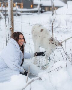 Sonakshi Sinha Instagram - Winter wonderland? Nope… its @apukkaresort! Coziest cabin, lots of snow, reindeer love, furry horses, tents that keep you warm and the best coffee… cant wait to be back!!!

@ourfinland @visitrovaniemi #VisitFinland 

📸: @roliveira33
