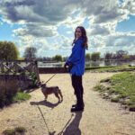 Sonakshi Sinha Instagram - Dears, deer and a very friendly dog! What a day ⭐️ Thank you Meera, Zsaki, Preeti, Reena aunty and Stormi ❤️ 07.03.2023 #london #beautifulday #almostperfect