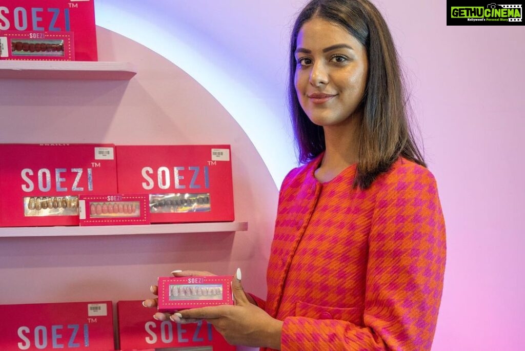 Sonakshi Sinha Instagram - @itssoezi has landed in Africa with Seychelles being our first stop! Venturing into international waters with @gopiseychelles was an absolute HIT! We were thrilled to see the incredible response and the joy on people's faces as they discovered the perks of #SOEZI press-on nails. From the moment the doors opened, it was non-stop excitement. The love and support made this event truly unforgettable and we cant wait to take soezi to many more countries!! Experience the magic of #SOEZI nails at www.soezi.in. Get ready to rock stunning nails hassle-free! #SOEZIinSeychelles #soezixgopi #collab