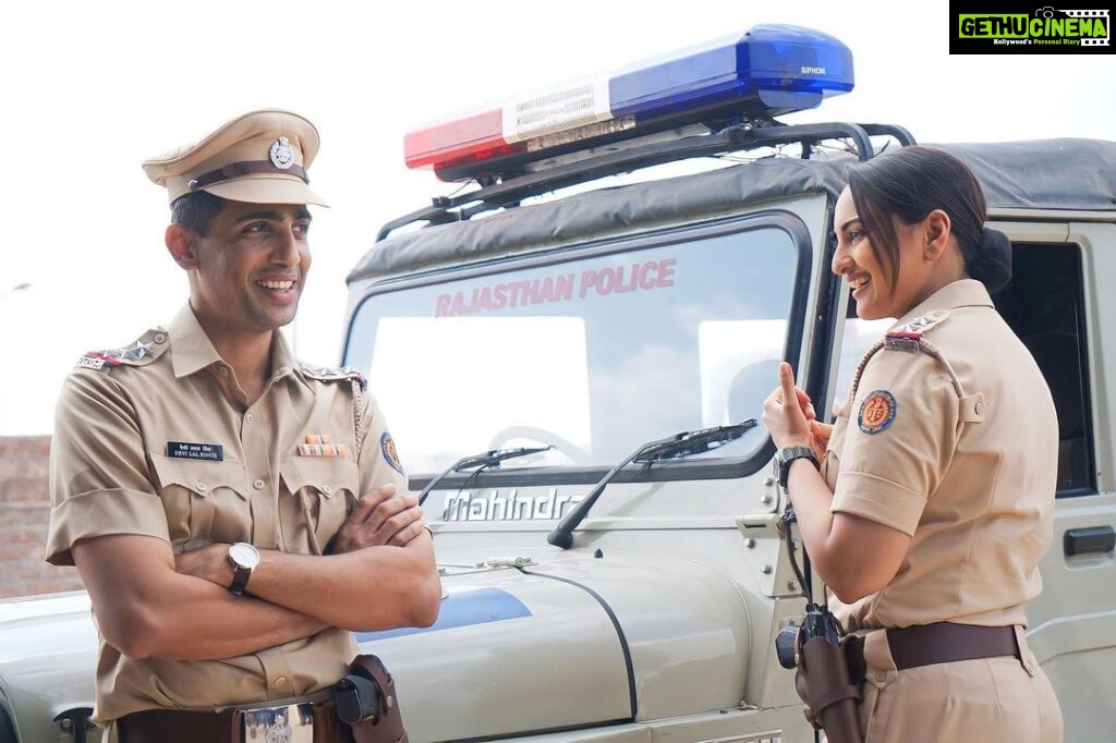 Sonakshi Sinha Instagram - A lil behind the scenes glimpse from the show you guys have luuuurved ❤️ Third pic is my forever mood 😂 📸: @vaibhav_gadahire_photography #Dahaad #LadySingham