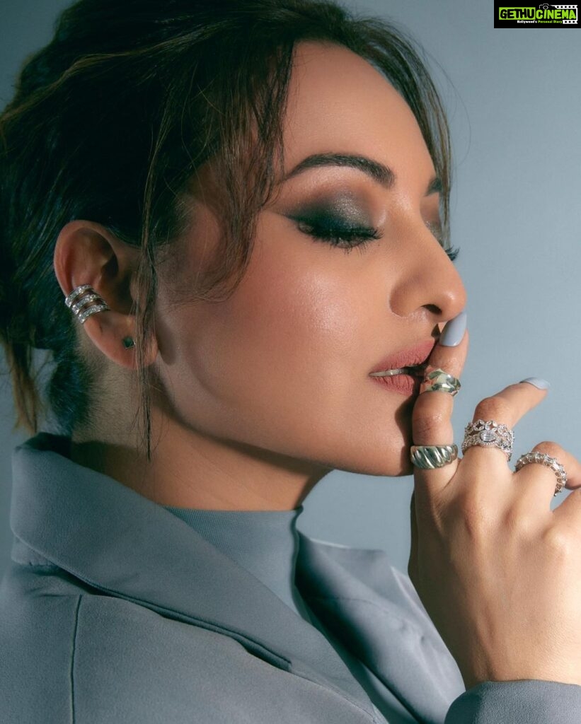 Sonakshi Sinha Instagram - Ready to ROAR! #Dahaadonprime tonight at 12am!