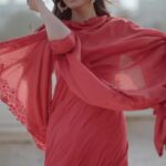 Sonal Chauhan Instagram - तू ही रे ….. 🥀 . . . . . . . . . . . . . . . . . . . . . . . . . . . . . . . . . . Outfit @paulmiandharsh 🎥 @dieppj #reels #reelsinstagram #reelsvideo #reelitfeelit #reelsvideo #sonalchauhan #sunday