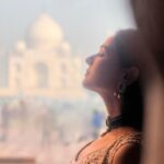 Sonal Chauhan Instagram - मोहब्बत ज़िंदाबाद ♥️ ~ Jai Singh @oldschoolbastard . . . . . . . . . . . . . . . . . . . . . . . . . . #love #sonalchauhan #mohabbat #tajmahal #eternallove