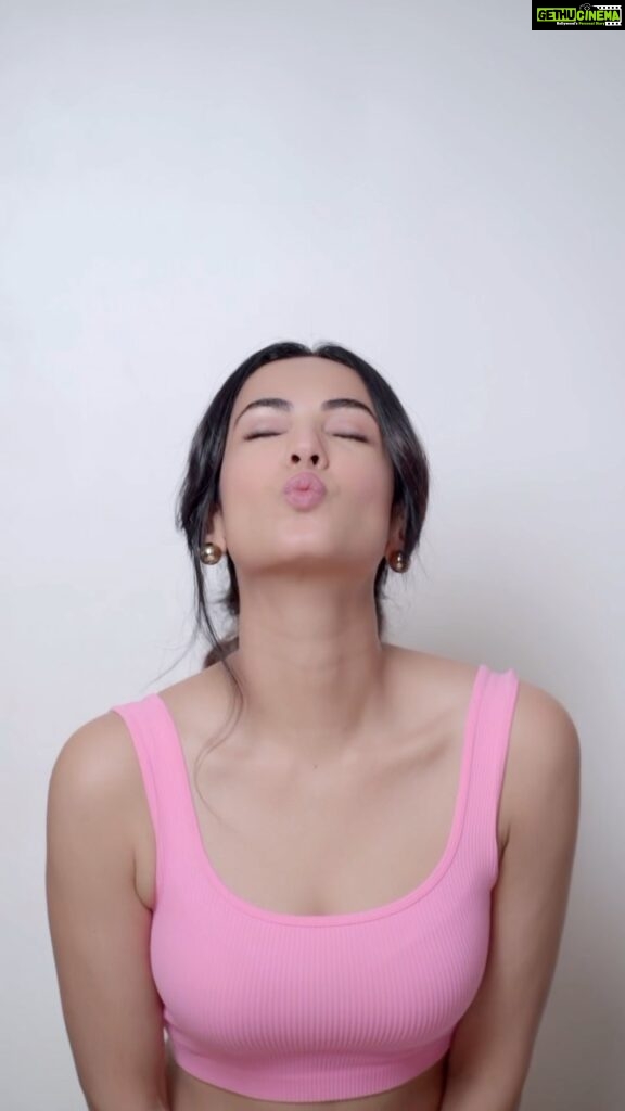 Sonal Chauhan Instagram - 𝓢𝓮𝓷𝓭𝓲𝓷𝓰 𝓴𝓲𝓼𝓼𝓮𝓼 𝓸𝓷 𝓚𝓲𝓼𝓼 𝓓𝓪𝔂 .... 💋🎀💋 . . . . . . . . . . . . . . . . . . . . . . . . . . . . . . . . . . 🎥 @dieppj #kiss #day #2023 #love #trending #reelsinstagram #reels #million #videoediting #video #sonalchauhan