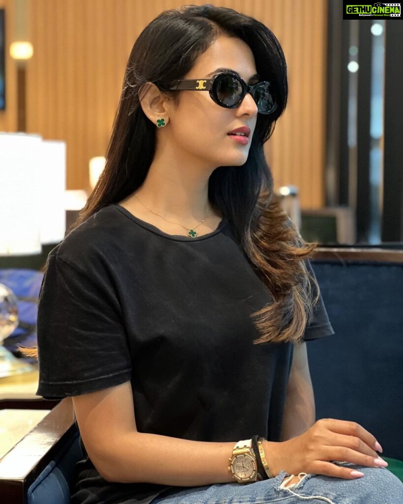 Sonal Chauhan Instagram - What colour T shirts do you think suit me better ??? 😁 BLACK or WHITE ??? 🖤👕🤍 . . . . . . . . . . . . . . . . . . . . . . . #love #sonalchauhan #friends #lovers #tshirt #quotes #tuesday #fun