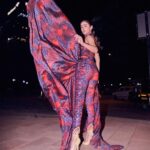 Sonal Chauhan Instagram - Which one do you prefer ??? 1 or 2 ⬅️ . . . . . . . . . . . . . . . . . . . . . . Outfit @manishmalhotra05 Hair @arifayadav_makeyougorgeous 📸 @dieppj #sonalchauhan #energy #queen #runway #drip #wednesday #knight
