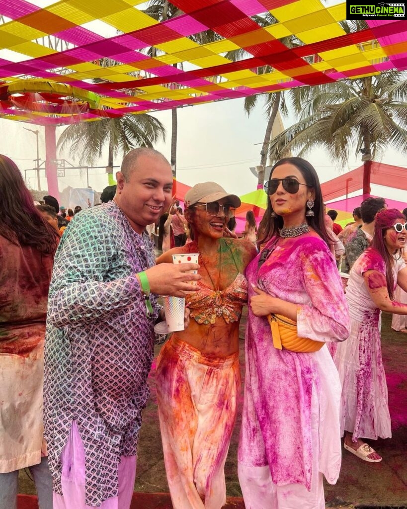 Sonal Chauhan Instagram - THE AFTER 🎨🎨🎨🎨🌈🌈🌈🌈 . . . . . . . . . . . . . . . . #love #sonalchauhan #holi #festival