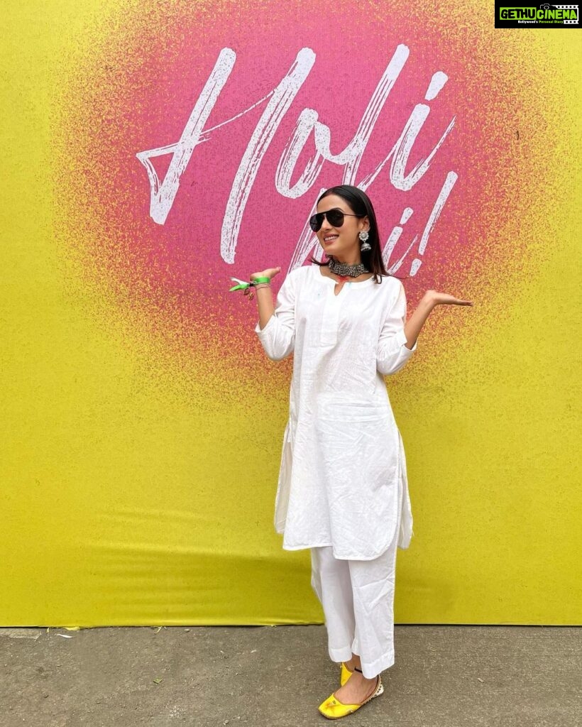 Sonal Chauhan Instagram - Happy Holi 🎨🎨🎨🎨 This was BEFORE the madness ….. 🎨🎨🎨🎨 Do you want to see the AFTER ??? . . . . . . . . . . . . . . #love #sonalchauhan #holi #festival