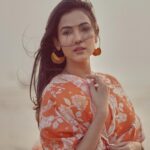 Sonal Chauhan Instagram - 𝓦𝓱𝓮𝓻𝓮 𝓽𝓱𝓮 𝓼𝓾𝓷 𝓶𝓮𝓵𝓽𝓼 𝓲𝓷𝓽𝓸 𝓽𝓱𝓮 𝓱𝓸𝓻𝓲𝔃𝓸𝓷✨✨✨ . . . . . . . . . . . . . . . . . . . . . . . . . . . . . . . . . . 📸 @dieppj Outfit @paulmiandharsh #newyear #2023 #indian #trending #million #photography #photooftheday #love #sonalchauhan #magic #sunset #sunrise