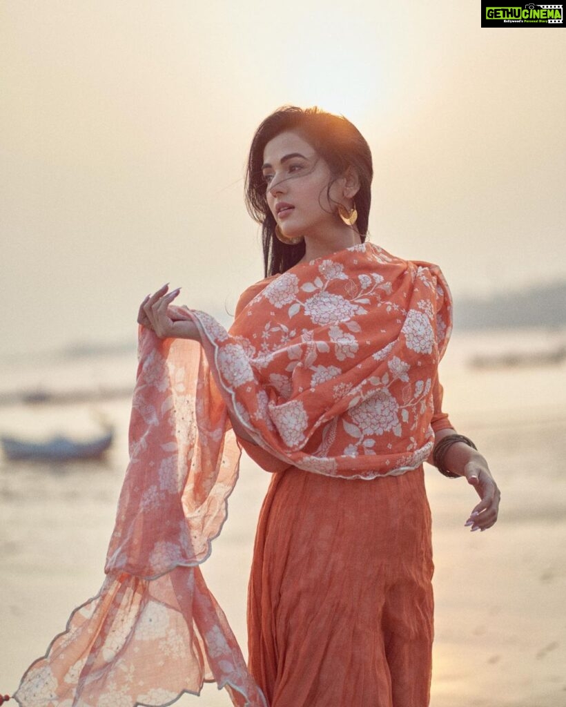 Sonal Chauhan Instagram - ✨✨✨ . . . . . . . . . . . . . . . . . . . . . . . . . . . . . . . . . . 📸 @dieppj Outfit @paulmiandharsh #newyear #2023 #indian #trending #million #photography #photooftheday #love #sonalchauhan #magic #sunset #sunrise