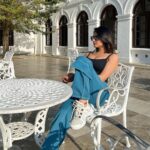 Sonal Chauhan Instagram - 𝓥𝓲𝓫𝓲𝓷𝓰.....✨ . . . . . . . . . . . . . . . . . . . . . . . . . . . . . . . #sun #beauty #love #sonalchauhan #gold #vibes #srilanka #colombo #travel Arcade Independence Square