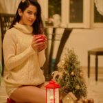 Sonal Chauhan Instagram - With or without the Santa cap?? 🤶🎄 ( I promise that’s not a devil’s horn 😈) . . . . . . . . . . . . . . . . . . . . . . . 📸 @dieppj #love #christmas #december #monday #santa #sonalchauhan