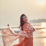 Sonal Chauhan Instagram - 𝓦𝓱𝓮𝓻𝓮 𝓽𝓱𝓮 𝓼𝓾𝓷 𝓶𝓮𝓵𝓽𝓼 𝓲𝓷𝓽𝓸 𝓽𝓱𝓮 𝓱𝓸𝓻𝓲𝔃𝓸𝓷✨✨✨ . . . . . . . . . . . . . . . . . . . . . . . . . . . . . . . . . . 📸 @dieppj Outfit @paulmiandharsh #newyear #2023 #indian #trending #million #photography #photooftheday #love #sonalchauhan #magic #sunset #sunrise