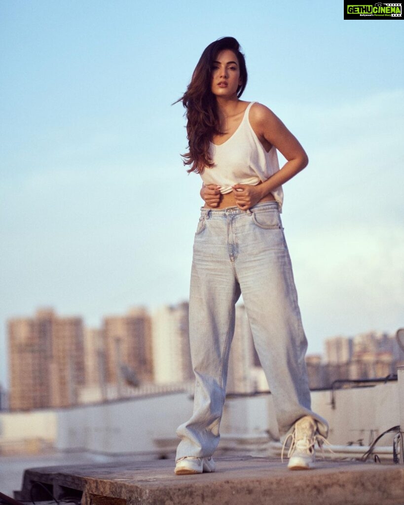 Sonal Chauhan Instagram - Which one is better ? 1 or 2? . . . . . . . . . . . . . . . . . . . . . . . . 📸 @dieppj #love #sonalchauhan #friends #sun #shadow #color #sunday #gold