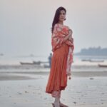 Sonal Chauhan Instagram - 𝓦𝓱𝓮𝓻𝓮 𝓽𝓱𝓮 𝓼𝓾𝓷 𝓶𝓮𝓵𝓽𝓼 𝓲𝓷𝓽𝓸 𝓽𝓱𝓮 𝓱𝓸𝓻𝓲𝔃𝓸𝓷✨✨✨ . . . . . . . . . . . . . . . . . . . . . . . . . . . . . . . . . . 📸 @dieppj Outfit @paulmiandharsh #newyear #2023 #indian #trending #million #photography #photooftheday #love #sonalchauhan #magic #sunset #sunrise