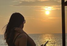Sonal Chauhan Instagram - ….. and we meet again 🌅 . . . . . . . . . . . . . . . . . . . . . . . . . . . . . . . 📸 @chettiarqueensly #sunset #beauty #love #sonalchauhan #gold #vibes #srilanka #colombo #travel Colombo, Sri Lanka